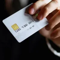 "Кормящие" кредитки в 2025: как и на каких кредитных картах можно заработать 6-7% к своим тратам